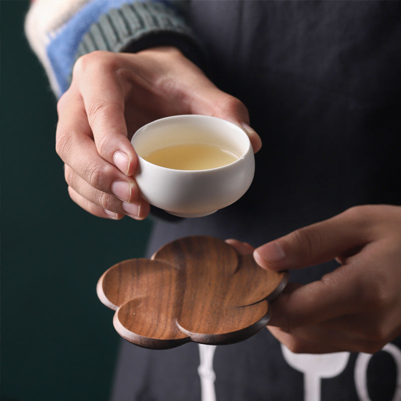 黑胡桃木杯垫。实木创意花瓣杯垫